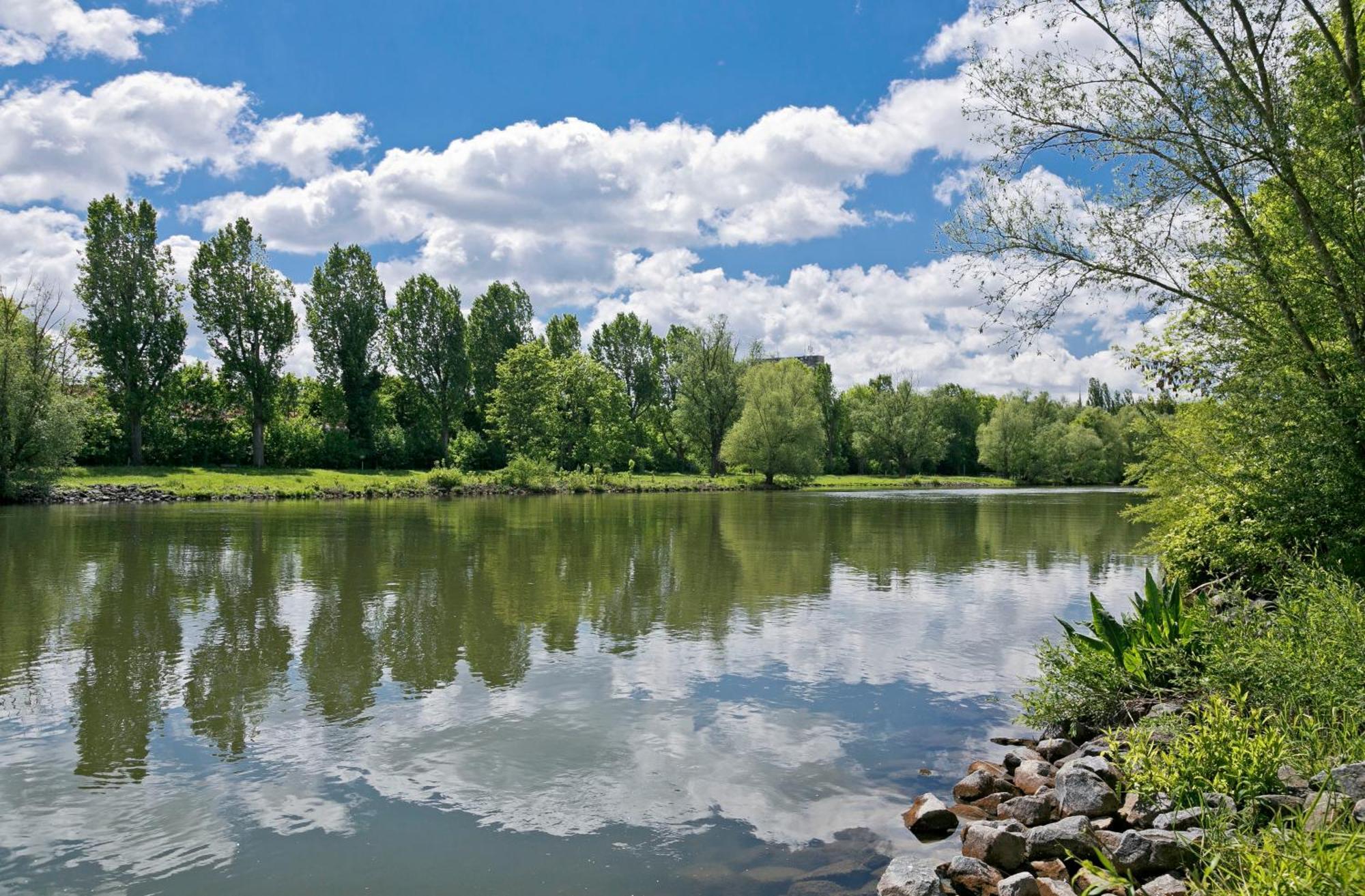 Knaus Campingpark Frickenhausen * Фриккенхаузен-ам-Майн